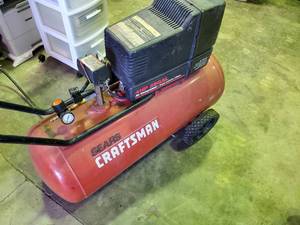 lot 3 image: Sears Craftsman 4hp 25gal Air Compresser - Powers on - Pumps Air