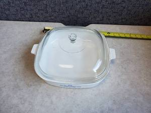 lot 7 image: Vintage Corning Ware A-10-B Blue Cornflower Casserole 2.5 Liter - with Lid