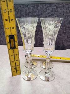 lot 47 image: Mikasa Tea Rose Fluted Champagne Glass Set - 4 Total Glasses