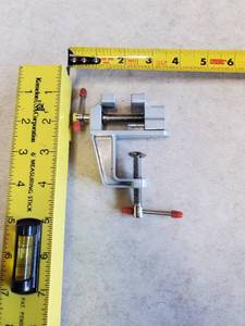 lot 56 image: Mini Vise Aluminum Bench Swivel Clamp On Bench