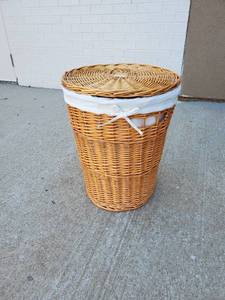 lot 58 image: Wicker Laundry Set Basket with Lid - Darby Home Co