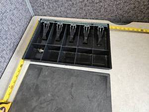 lot 101 image: 5 Bill Partable Cash Tray with Locking Top - Has Key