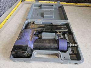 lot 104 image: Central Pneumatic Air Brad Nailer - 18ga 38 to 2 inch Cap