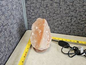 lot 106 image: Himalayan Salt Lamp - Works