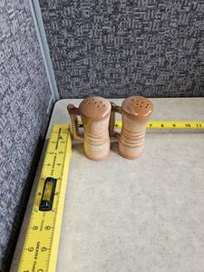 lot 108 image: Frankoma Pottery - Salt and Pepper Shaker - Plainsman Brown Satin - Great Condition