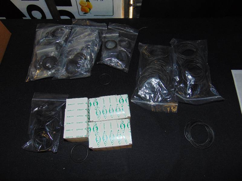 lot 1040 image: (610) ct. lot rubber gaskets, assorted sizes (210) 2-12, (100) 1-24, (300) 1-12
