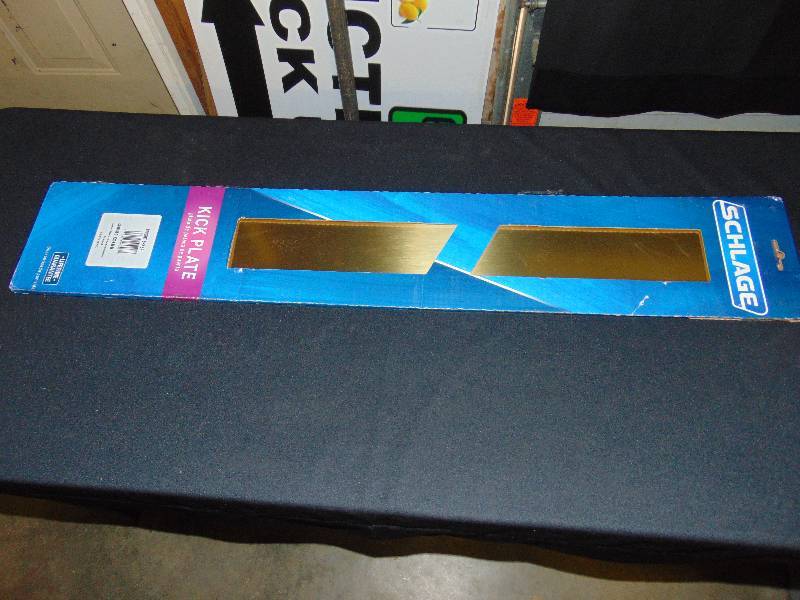 lot 1099 image: (1) Schlage Bright Brass Kickplate C8400B 6 x 34