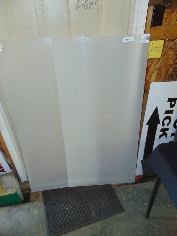 lot 1104 image: SPS White Polypropalene plate 316 x 24 x 48