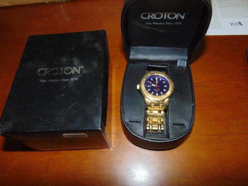 lot 1118 image: Croton Mens Watch, Water Resistant Stainless Steel, Brass Colored, Needs Battery