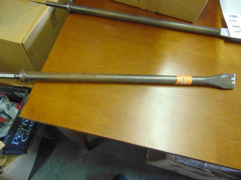 lot 1137 image: (1) Chisel Bit 23-12 x 58 diameter hexagonal shank w 1-12 wide tip