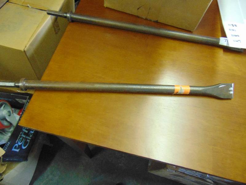 lot 1139 image: (1) Chisel Bit 23-12 x 58 diameter hexagonal shank w 1-12 wide tip