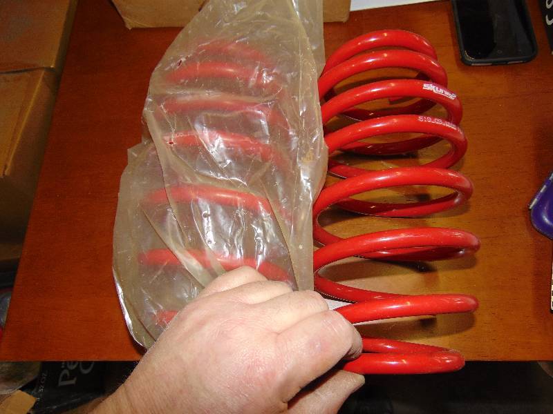 lot 1146 image: (2) Skunk 2 Coil Springs 519-05-1585 FL & FR