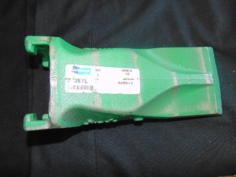 lot 1176 image: (1) new Doosan V33SYL Super VP Dirt Tooth, Digging Bucket tooth