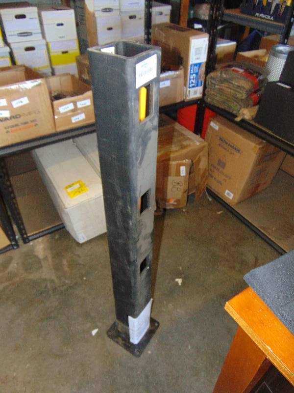 lot 1206 image: Roadrunner Interface Post A Safe S25-1030