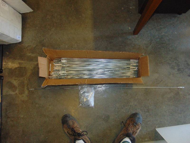 lot 1211 image: (100) ct. lot Apple Fasteners 50 Door Brace DB502