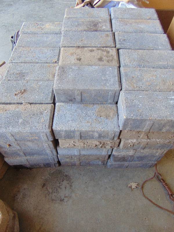 lot 1226 image: (101) ct. lot Holland Stone Charcoal Color, approx. 27 sq. ft.