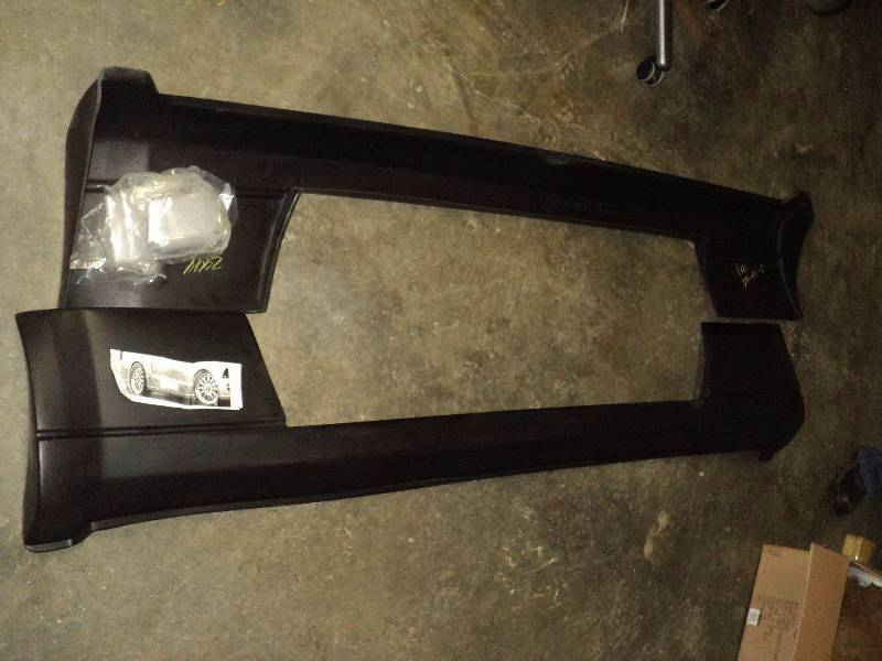 lot 1209 image: Xenon Right & Left Side skirts for Mustang GT 2005-2009 Instructions included