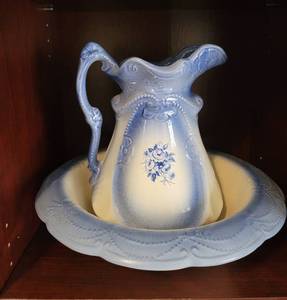 lot 108 image: Vintage Large Ironstone Pitcher and Washbowl.
