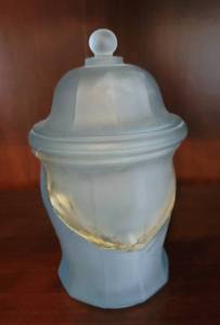 lot 112 image: Vintage Indiana Glass Satin Frosted Ginger Urn.
