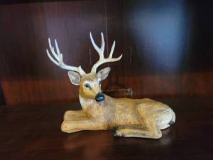 lot 113 image: Deer Figurine.