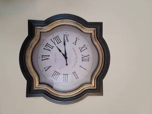 lot 115 image: Edinburg Clock Works Wall Clock.