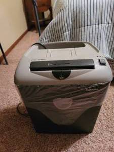 lot 121 image: P5-65C Shredder.