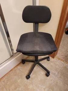 lot 130 image: Office Chair.