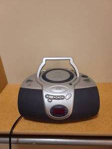 lot 132 image: Lenoxx Sound CD Player.