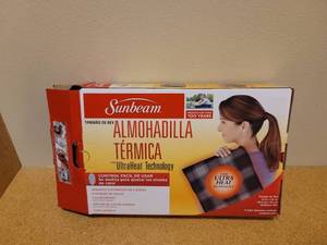 lot 135 image: Sunbeam Heating Pad.