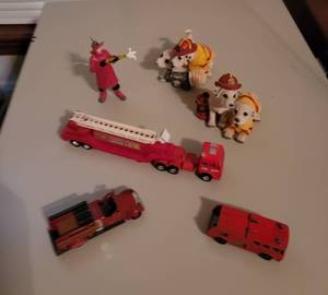 lot 136 image: Fireman Figurines.