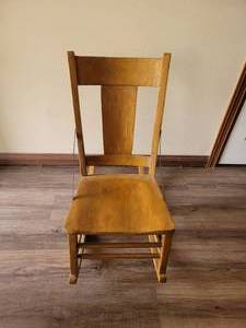 lot 139 image: Antique Medium Rocking Chair.
