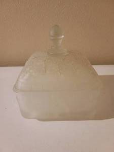 lot 145 image: Lidded Candy Dish.