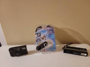 lot 147 image: Kodak S100 EF, Continental Color-Flash 250, and Argus Digital Camera.