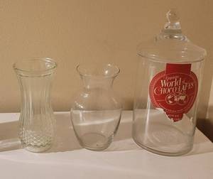 lot 142 image: Vintaeg World of Chocolates Lidder Jar and (2) Vases.