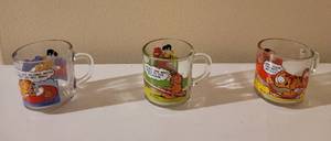 lot 164 image: (3) Collectors Garfield Mugs.