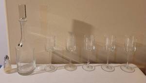 lot 168 image: Toscany Bottle and (5) Matching Goblets.