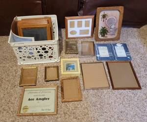 lot 199 image: Picture Frames.