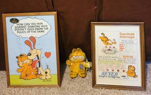 lot 200 image: Garfield Wall Art and Garfield Plush.