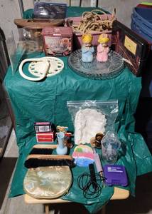 lot 216 image: Assorted Home Decor.