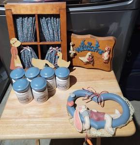 lot 218 image: Goose Decor.