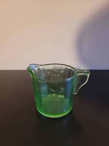 lot 237 image: Vintage Small Depression Glass Cup.