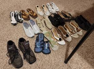 lot 260 image: Womens Shoes.