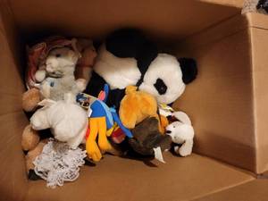 lot 261 image: Stuffed Animals.