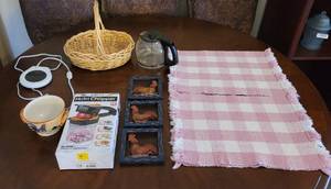 lot 283 image: Place Mats, Rooster Decor, Nutri Chopper, Coffee Pot, Wax Warmer and Basket.