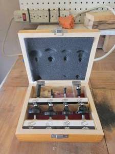 lot 301 image: Craftsman Router Bit Set.