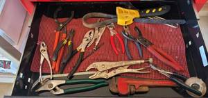 lot 317 image: Pliers.