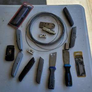 lot 341 image: Box knifes  blades  wire