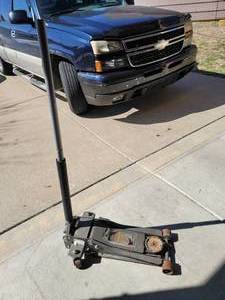 lot 351 image: Pittsburgh 2.5 Ton low profile jack