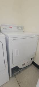 lot 2525 image: Commerical Heavy Duty Speed Queen LES17AWF Dryer