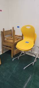 lot 2536 image: Lot of 4 Assorted Chairs